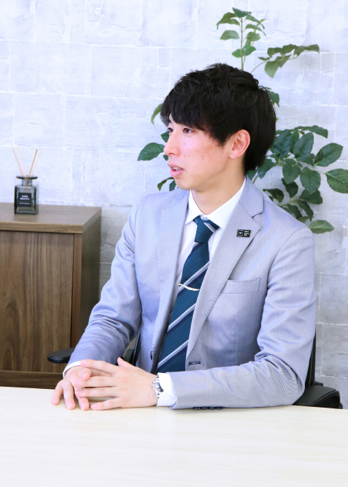 自身の就職活動について話す百目鬼さん