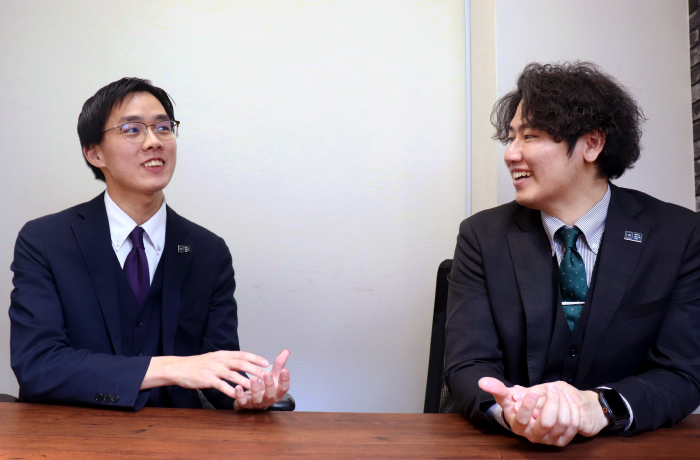 休日の過ごし方について話す不動産営業のお二人